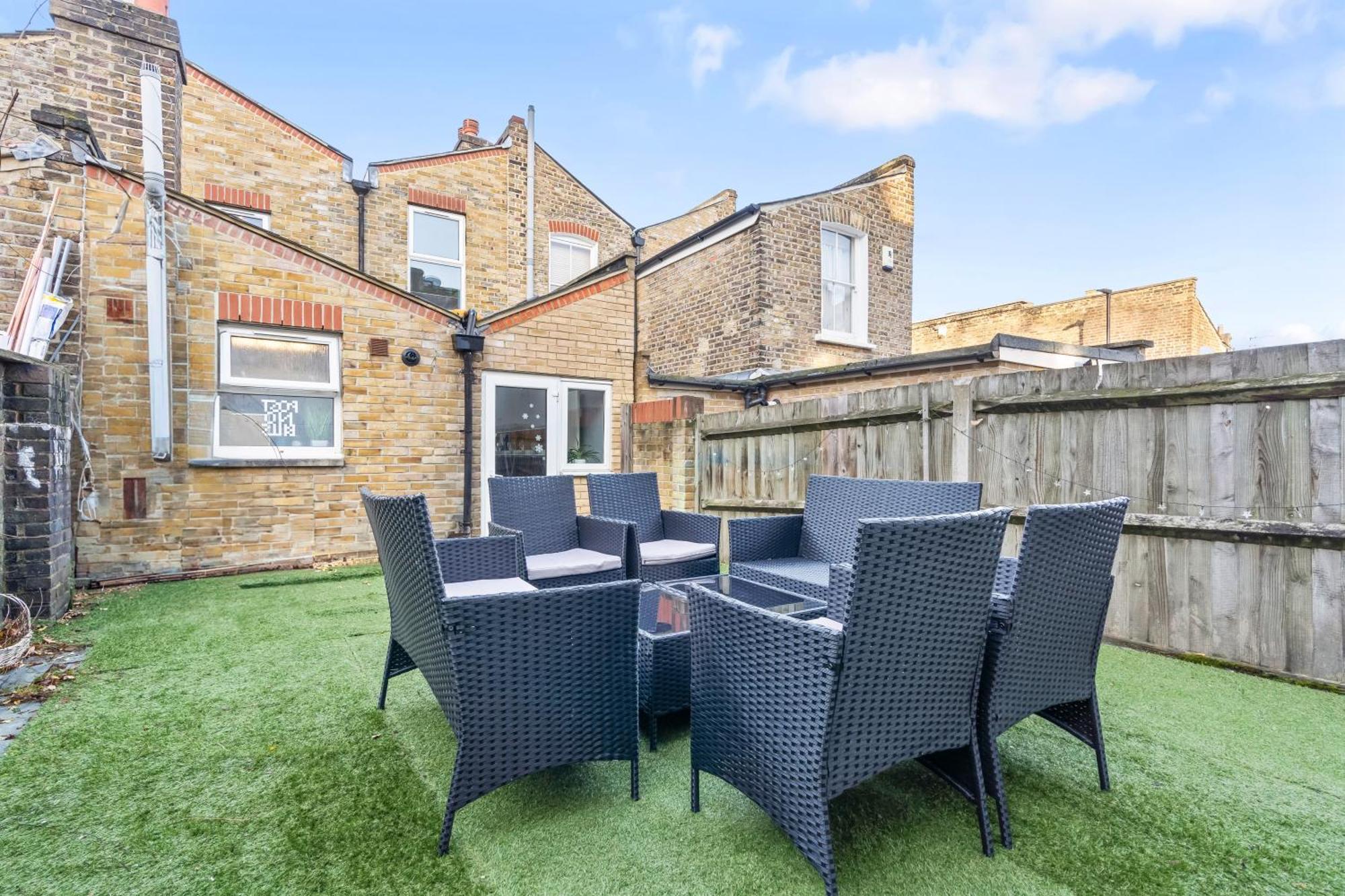 Impeccable 4-bed House In Brixton * Londres